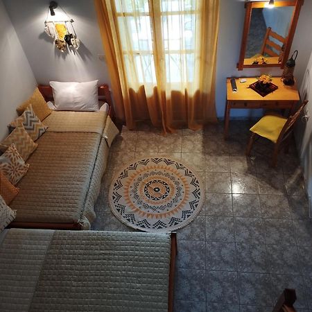 Smaragdi Rooms And Studios Skopelos Town Quarto foto