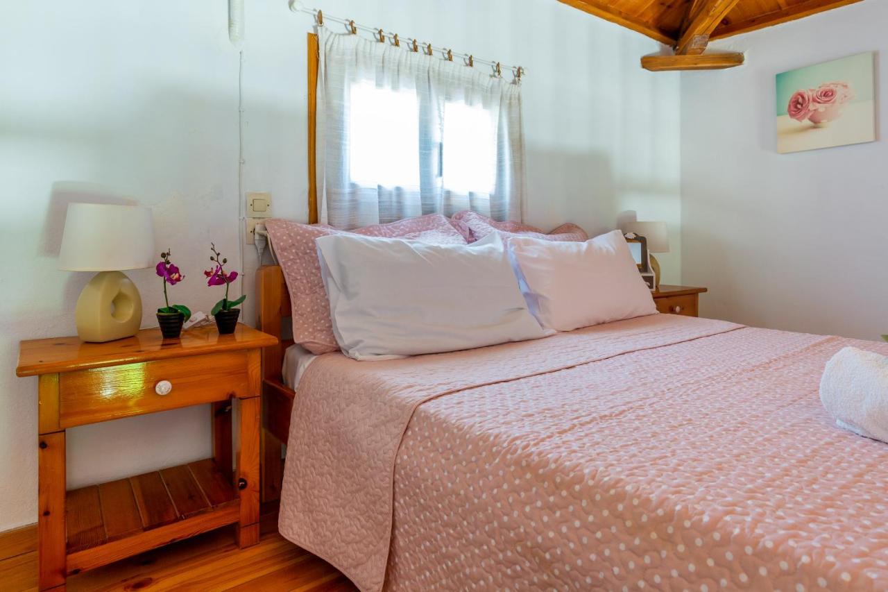Smaragdi Rooms And Studios Skopelos Town Exterior foto
