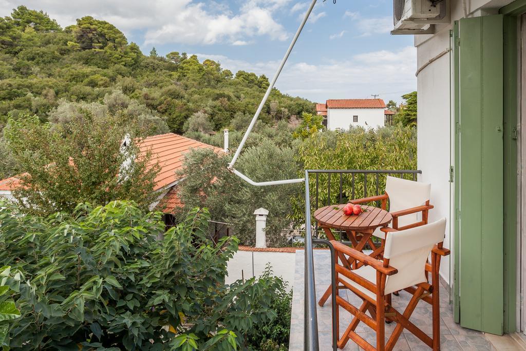 Smaragdi Rooms And Studios Skopelos Town Exterior foto