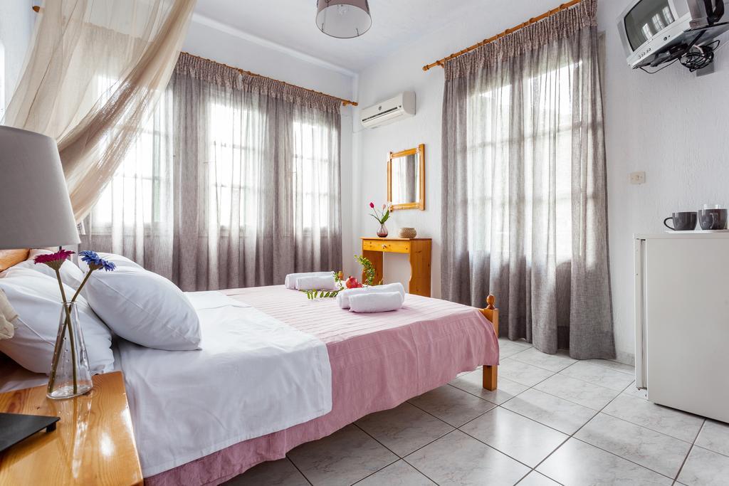 Smaragdi Rooms And Studios Skopelos Town Exterior foto