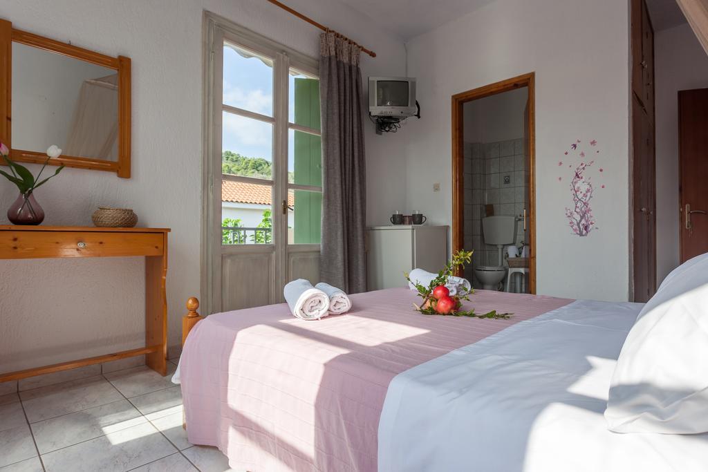 Smaragdi Rooms And Studios Skopelos Town Exterior foto