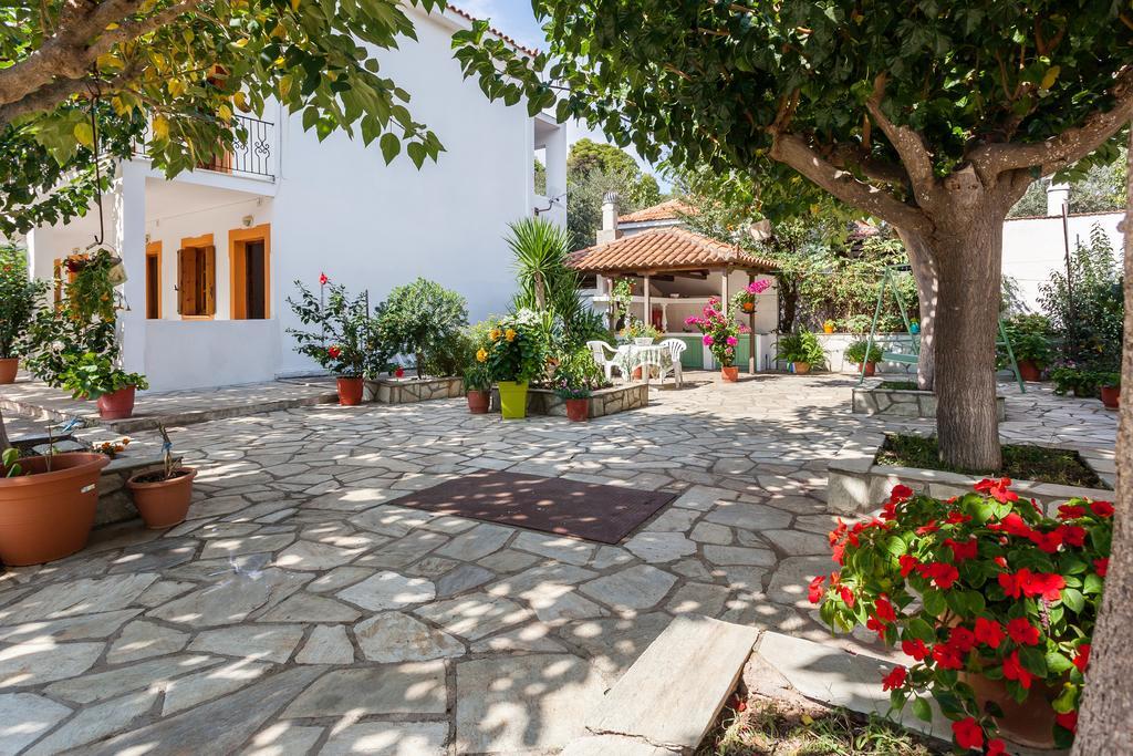 Smaragdi Rooms And Studios Skopelos Town Exterior foto