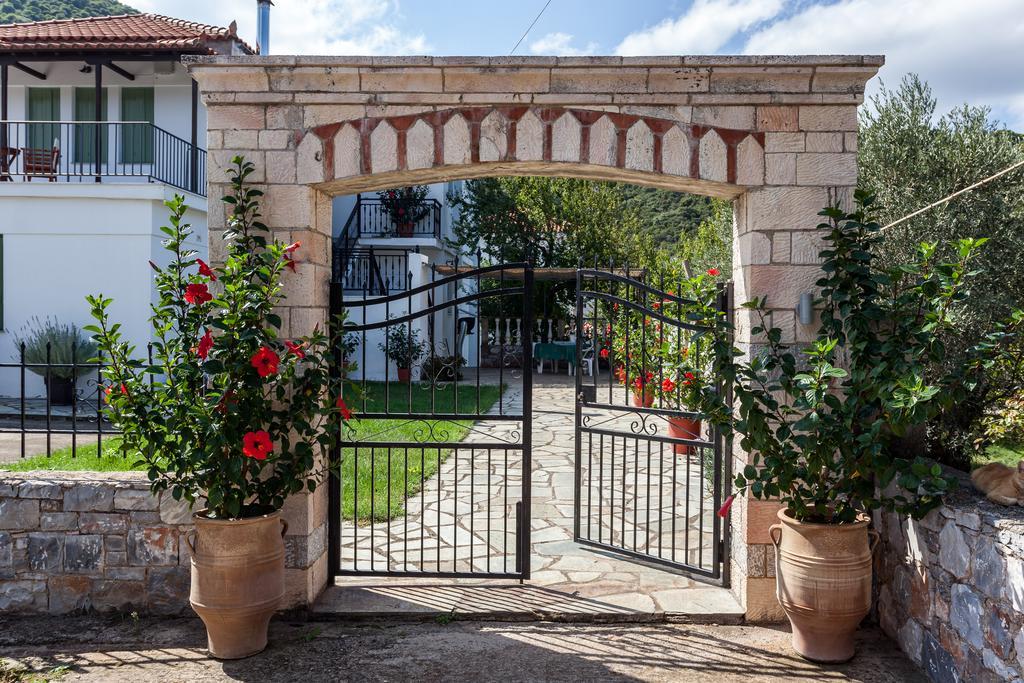 Smaragdi Rooms And Studios Skopelos Town Exterior foto